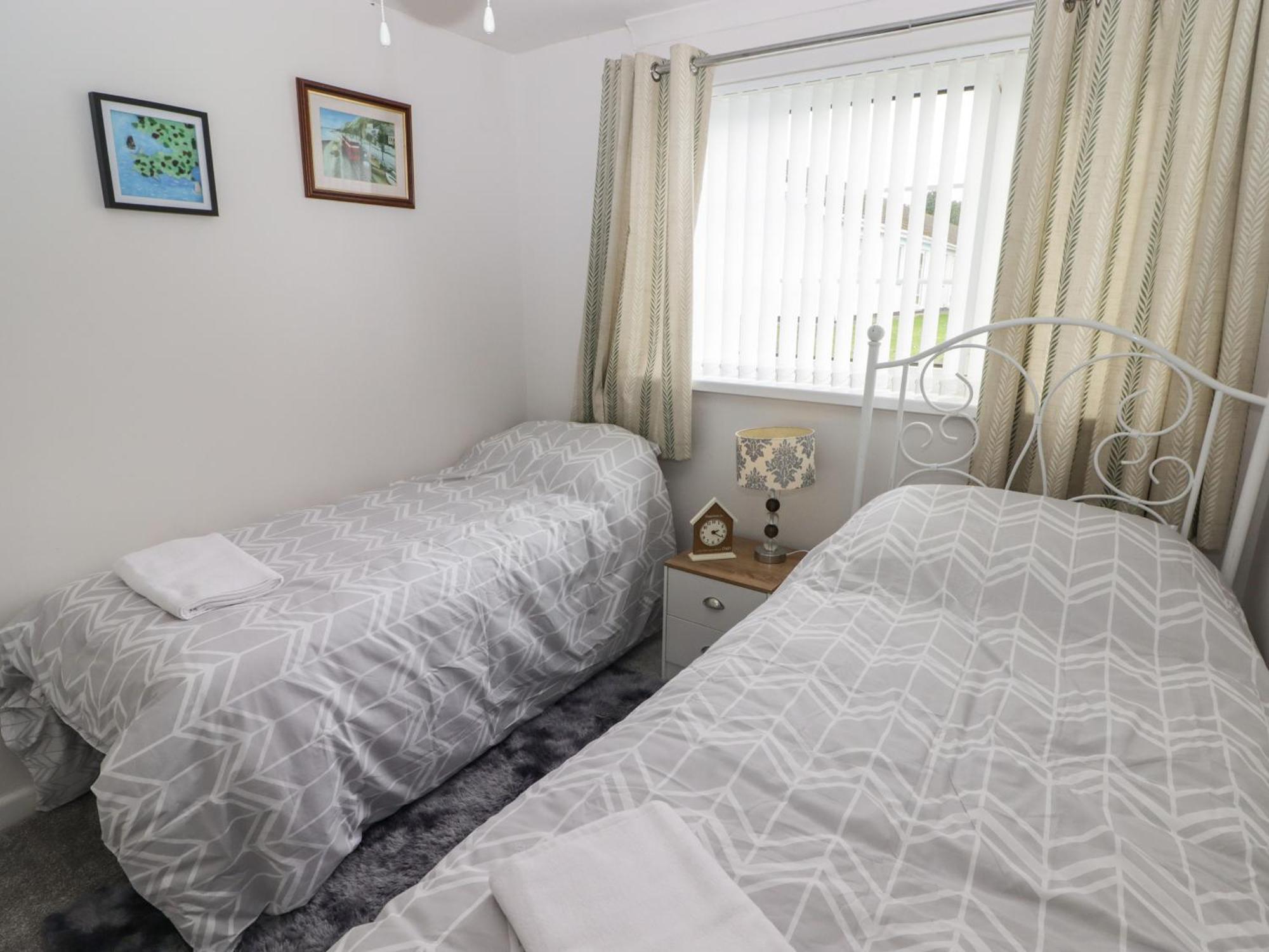 13 Gower Holiday Village Swansea Exterior photo